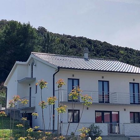 Holiday Apartments Cecilija Supetarska Draga Bagian luar foto