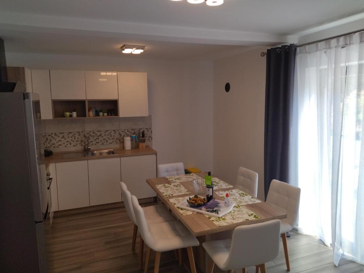 Holiday Apartments Cecilija Supetarska Draga Bagian luar foto
