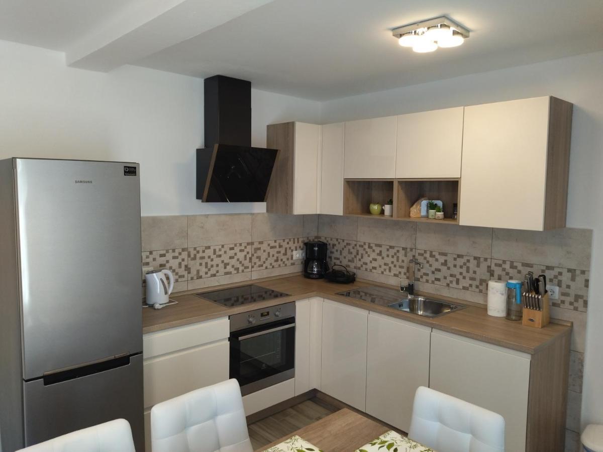 Holiday Apartments Cecilija Supetarska Draga Bagian luar foto