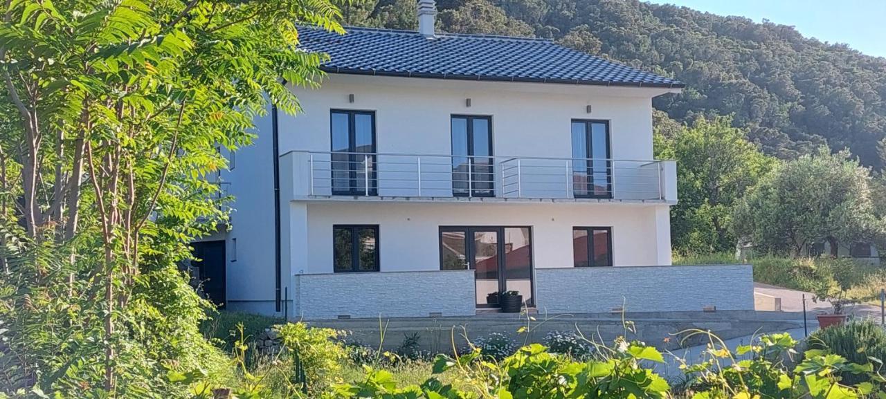 Holiday Apartments Cecilija Supetarska Draga Bagian luar foto