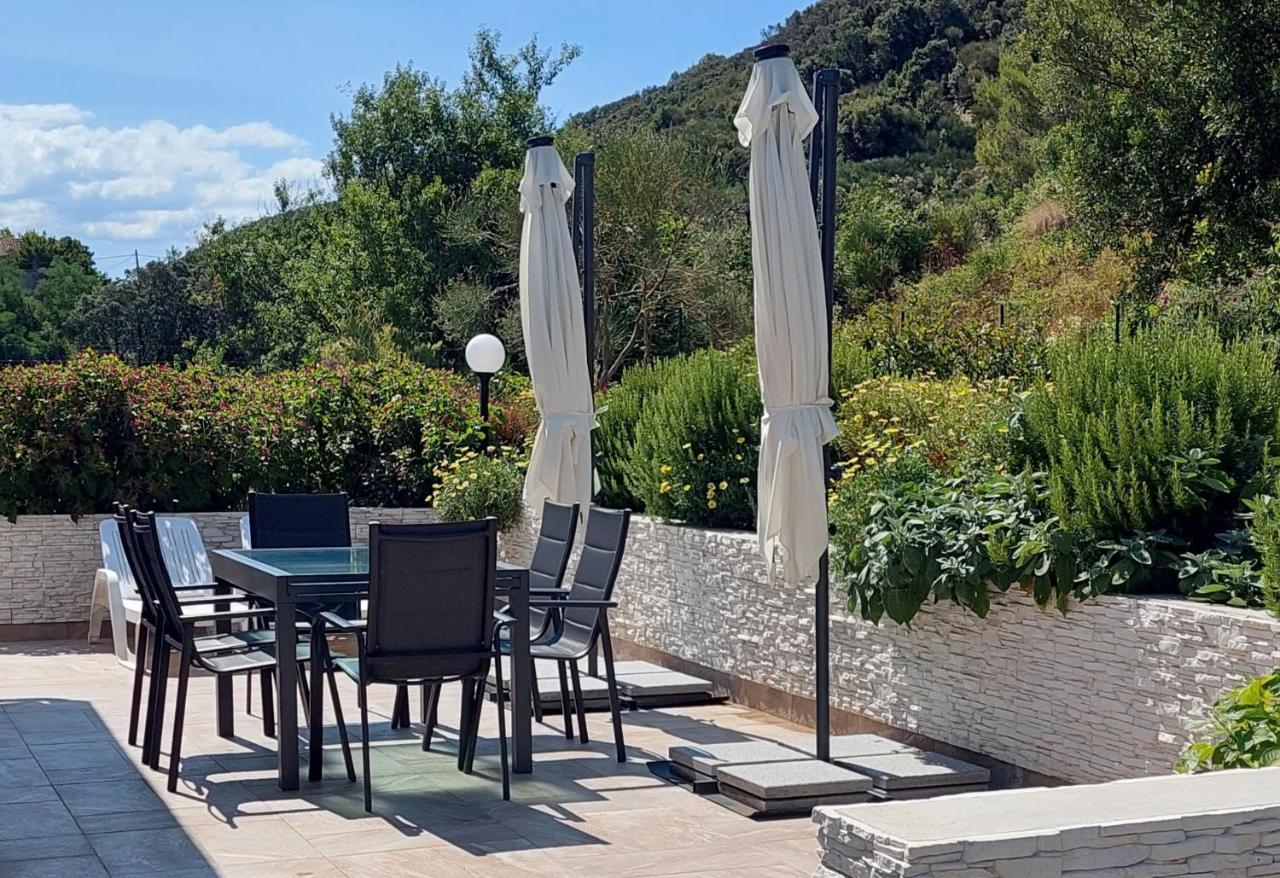 Holiday Apartments Cecilija Supetarska Draga Bagian luar foto