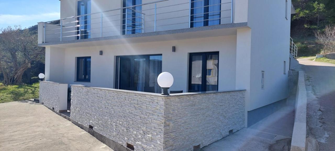 Holiday Apartments Cecilija Supetarska Draga Bagian luar foto