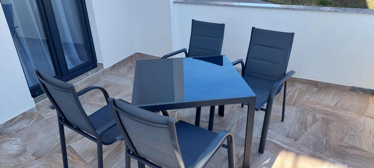 Holiday Apartments Cecilija Supetarska Draga Bagian luar foto