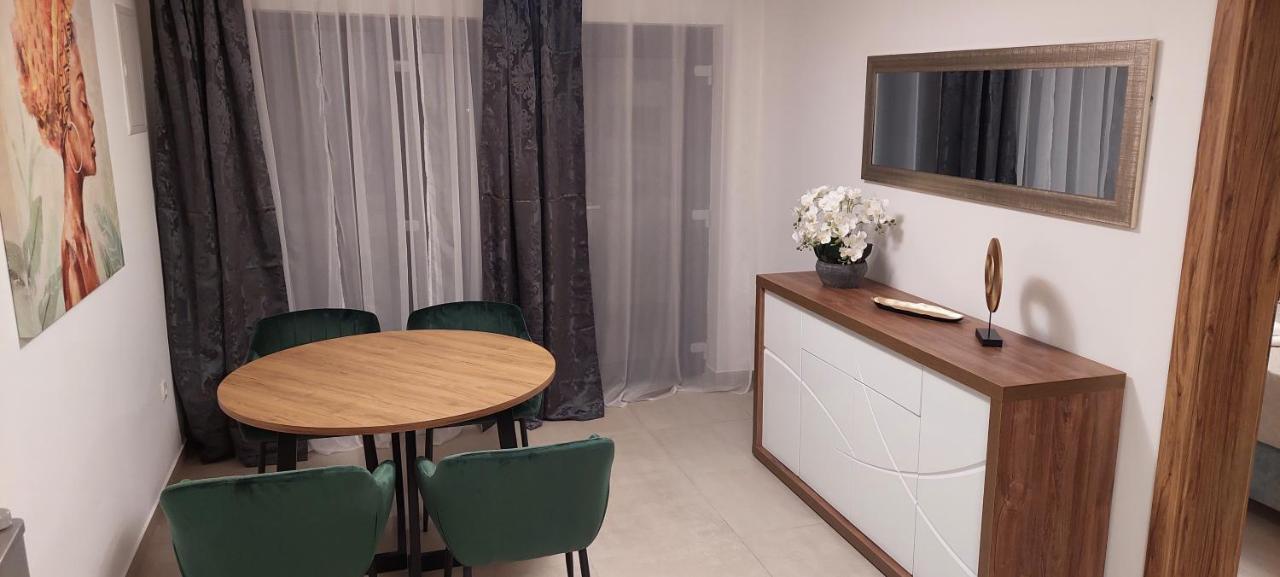 Holiday Apartments Cecilija Supetarska Draga Bagian luar foto