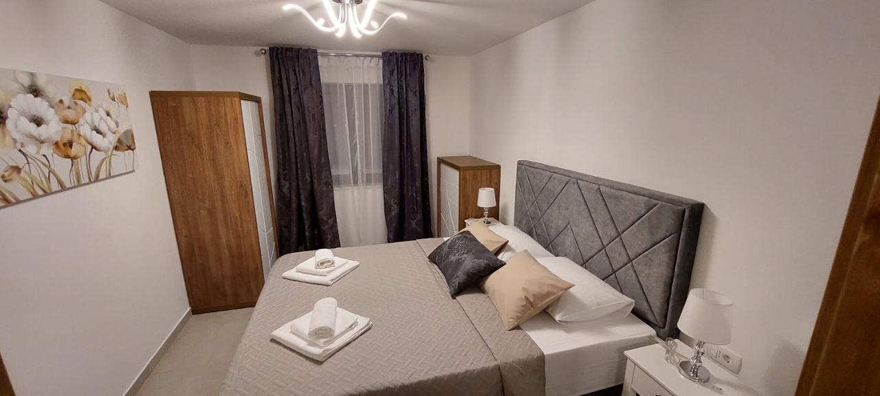 Holiday Apartments Cecilija Supetarska Draga Bagian luar foto