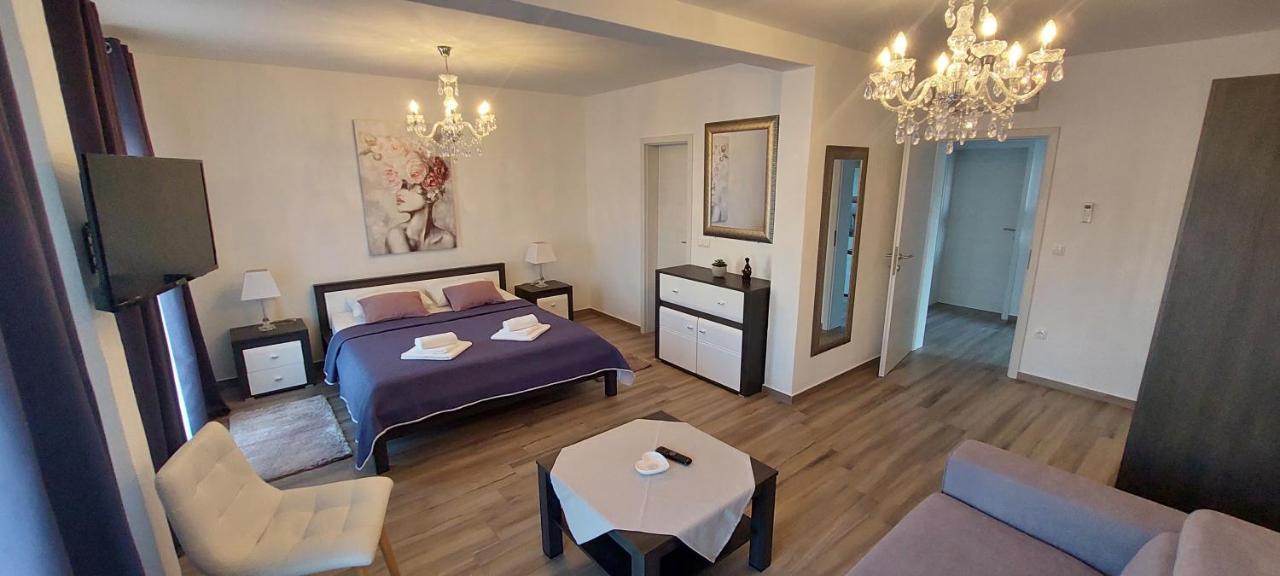 Holiday Apartments Cecilija Supetarska Draga Bagian luar foto