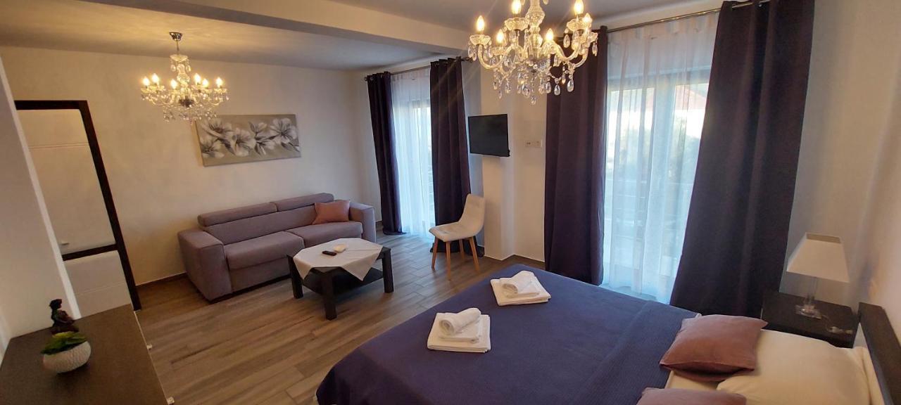 Holiday Apartments Cecilija Supetarska Draga Bagian luar foto